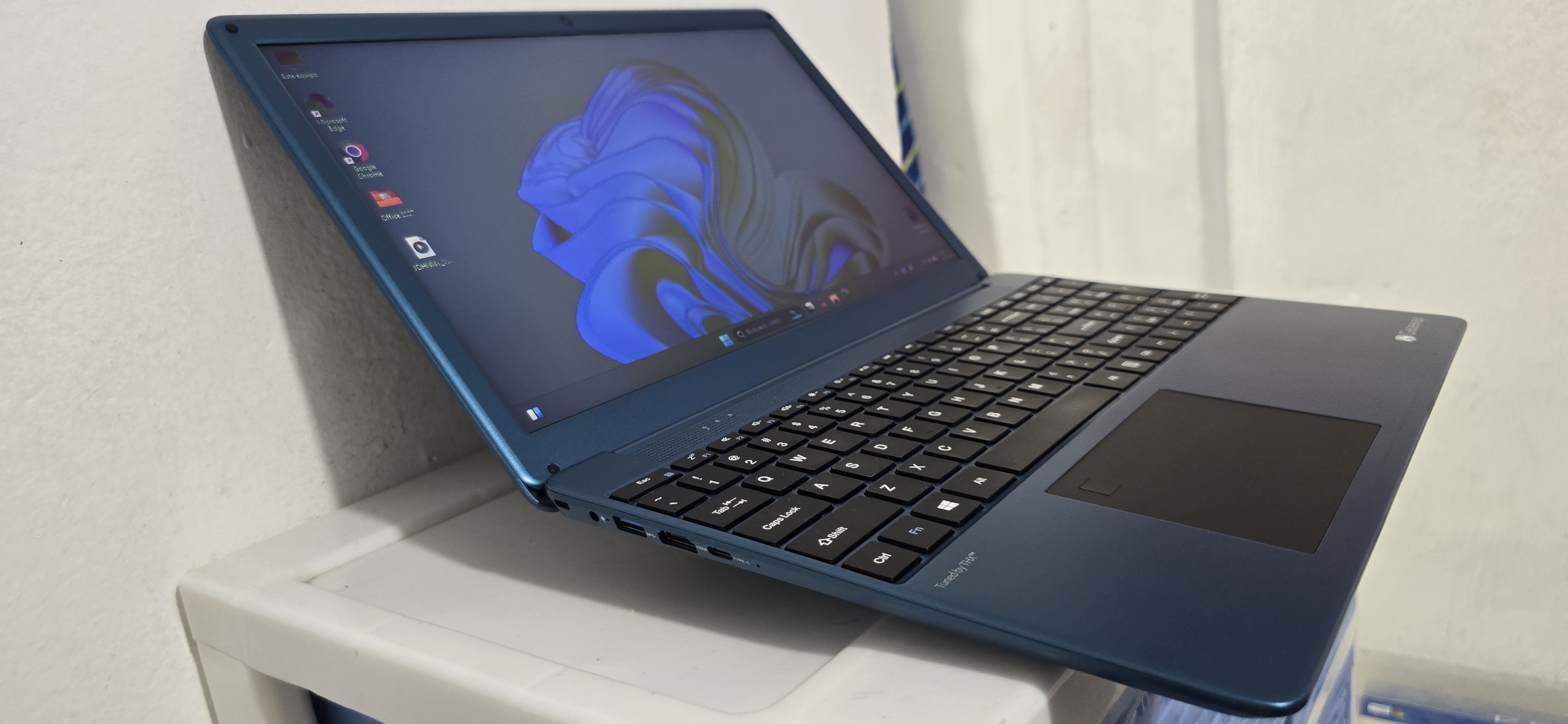 computadoras y laptops - Gateway 17 Pulg Core i3 3.0ghz 11th Gen Ram 8gb ddr4 Disco 256gb SSD Solido full 2