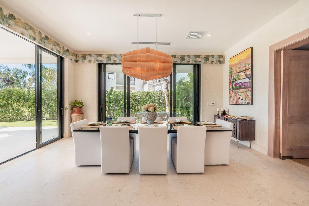 casas vacacionales y villas - Villa de lujo en Punta Cana con piscina y jardines 4