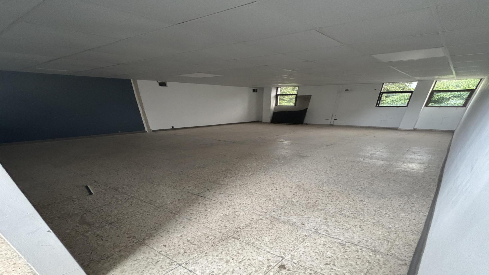 oficinas y locales comerciales - Alquiler Local Comercial Naco 2do piso 268Mts 4