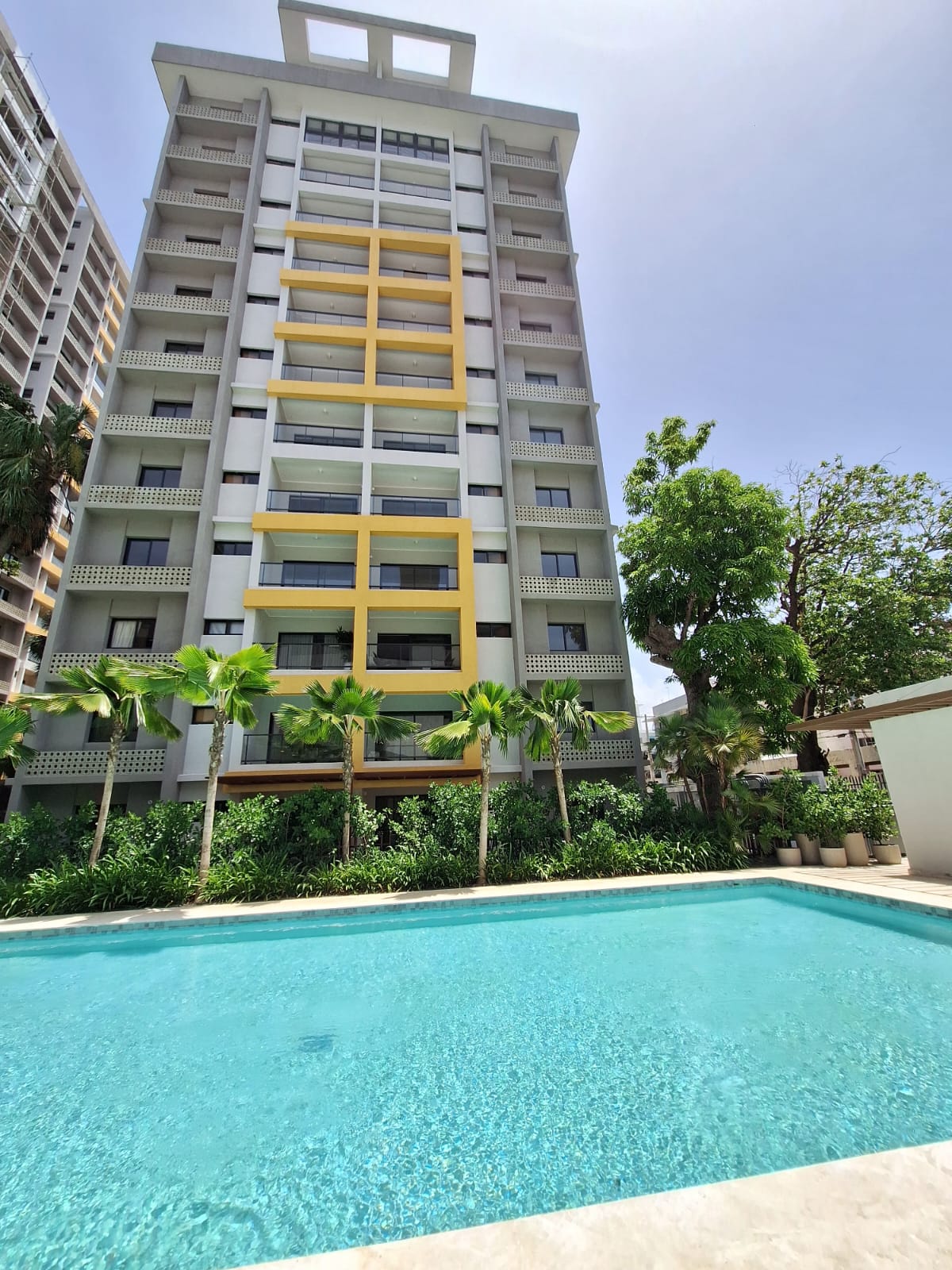 apartamentos - Rento apartamento nuevo con piscina en gazcue 