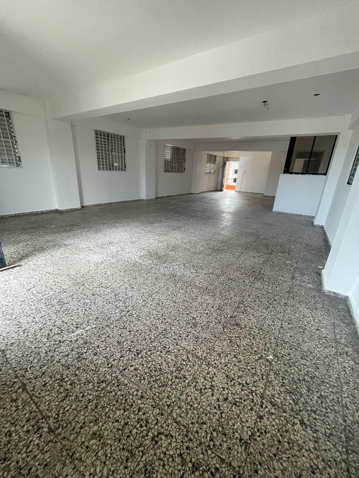 oficinas y locales comerciales - Local comercial en alquiler, Sector Los Mina 8