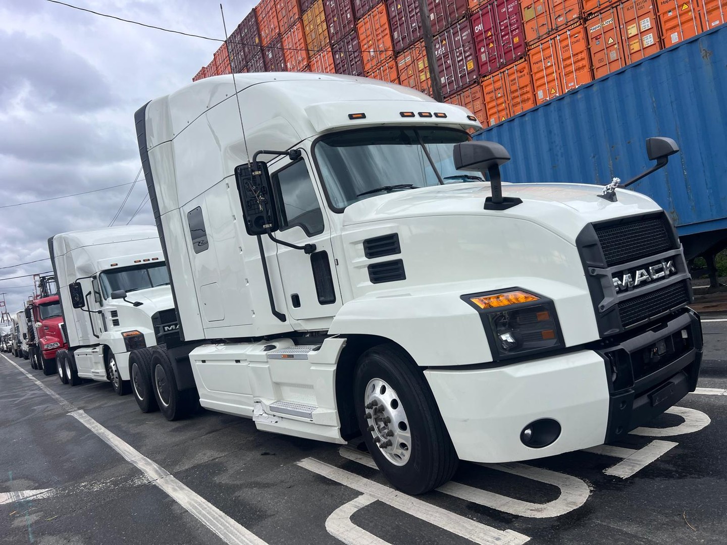 camiones y vehiculos pesados - Mack anthem 2019  motor MP 8  3
