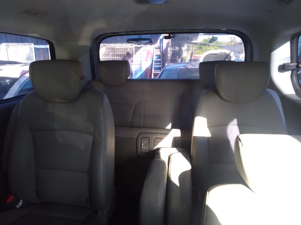 jeepetas y camionetas - HYUNDAI GRAND STAREX  3