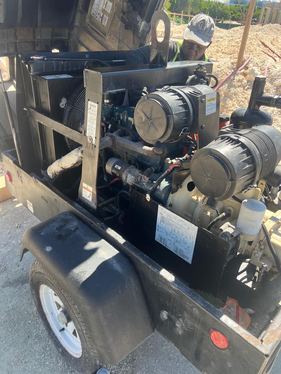 equipos profesionales - Compressor Doosan 2014, motor kubota 1