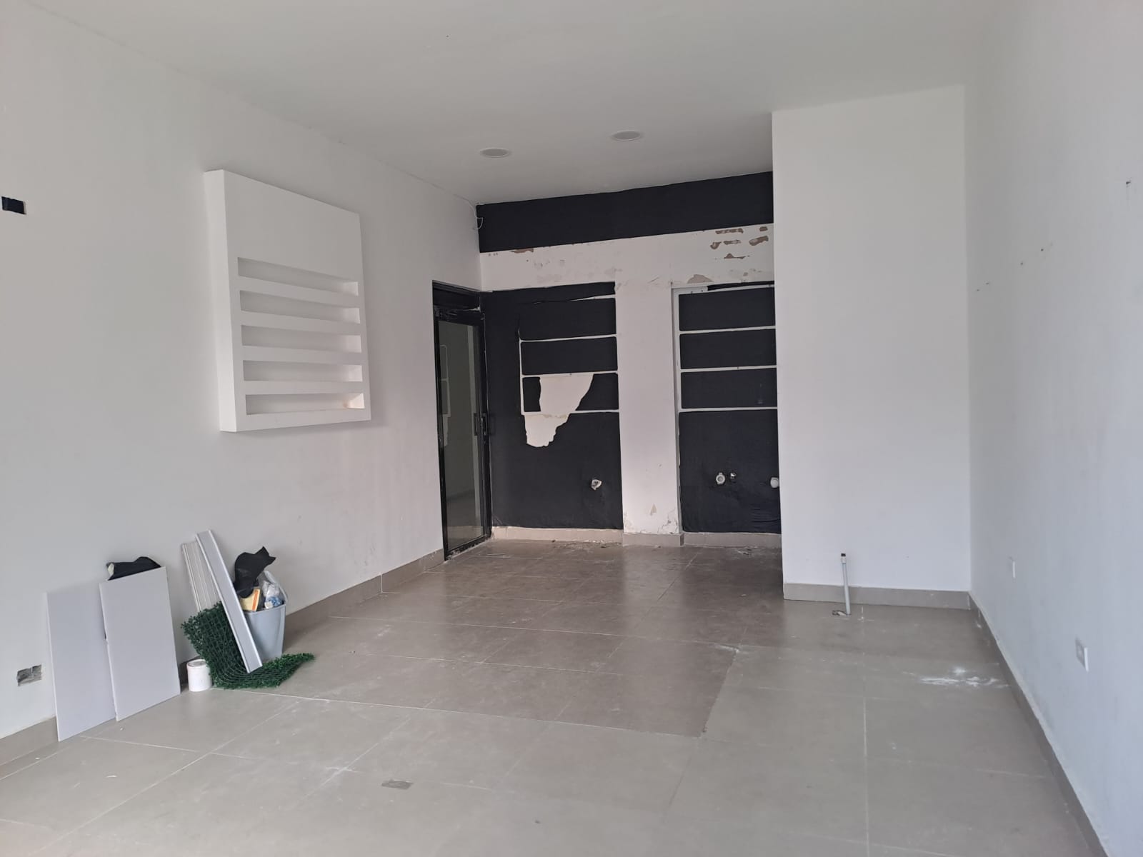 oficinas y locales comerciales - Alquilo Local  1er piso 45  mts  en  la castellana 3