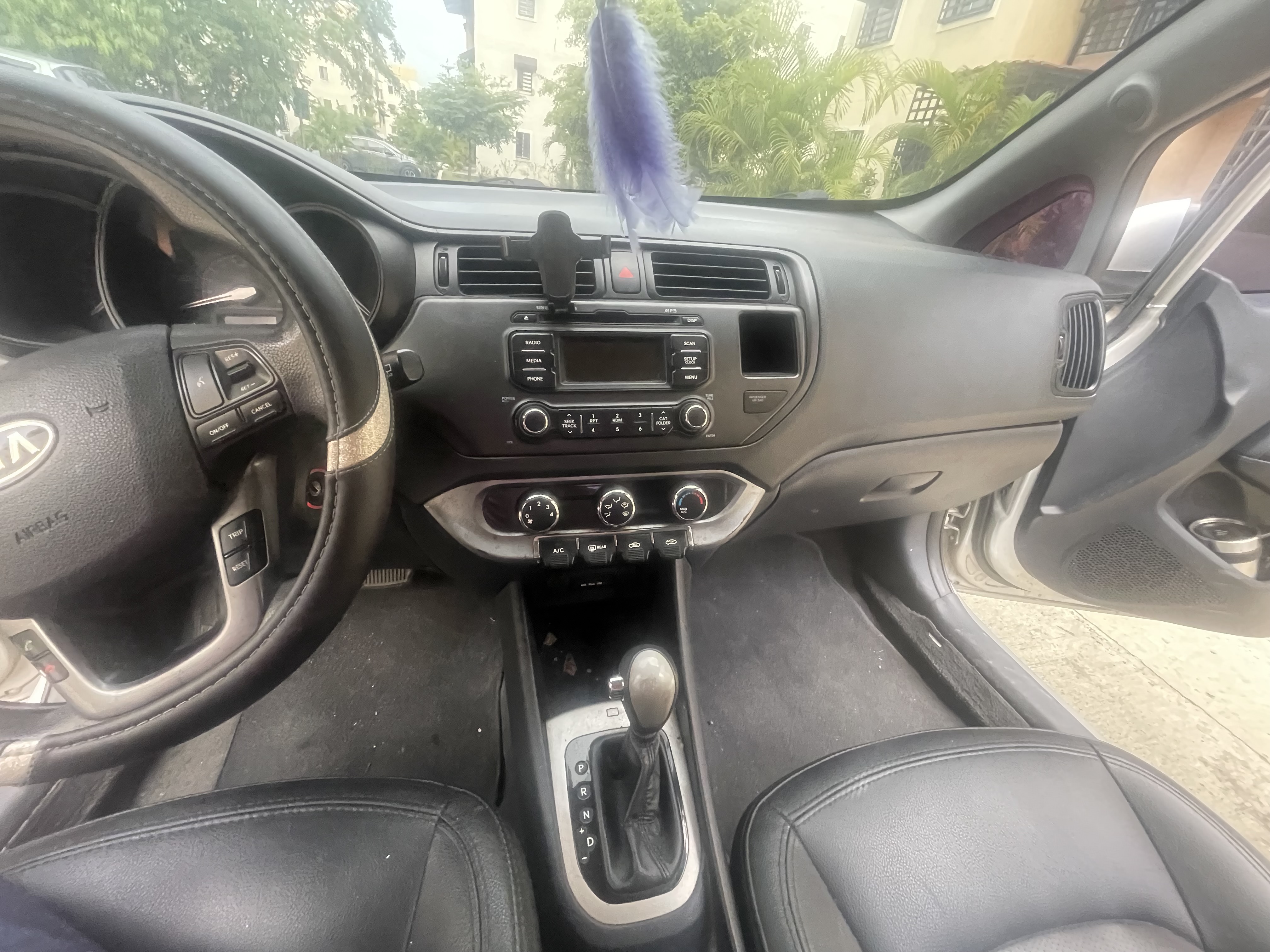 carros - Kia Río EX 2012, tipo hatchback  6