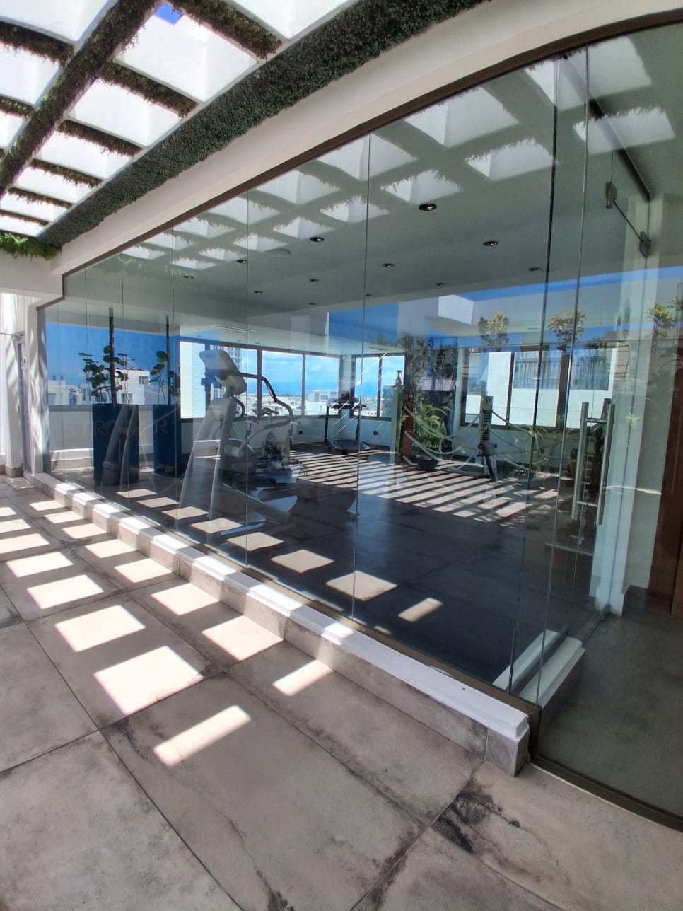 apartamentos - Apartamento Amueblado en piantini    US$ 2,400  9