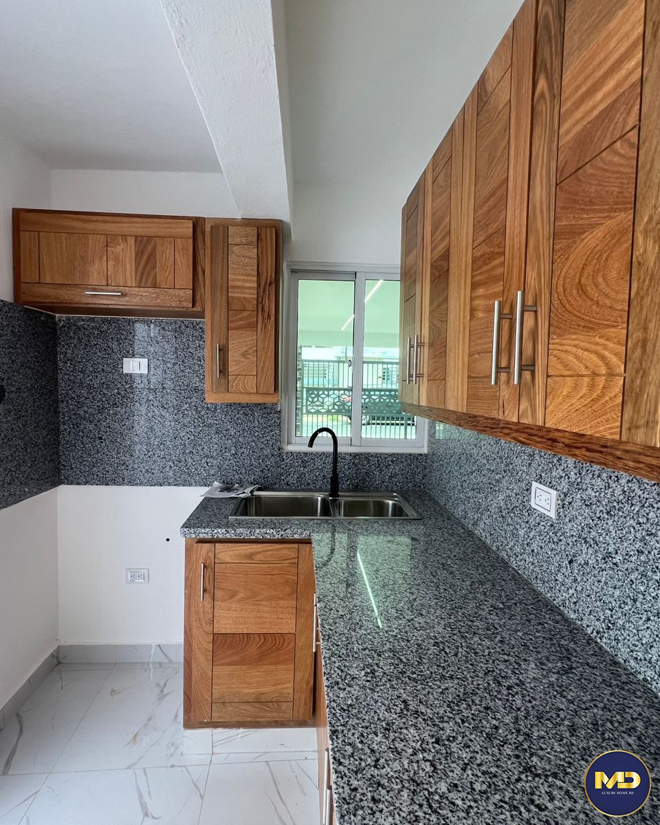 casas - Se Vende Casa de lujo con piscina ubicada en Prado Oriental, Aut. de San Isidro 3