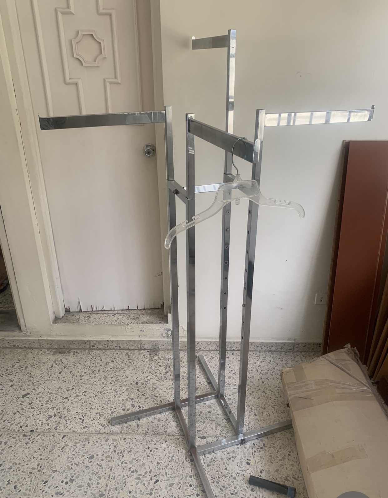 equipos profesionales - Rack perchero y soporte  1