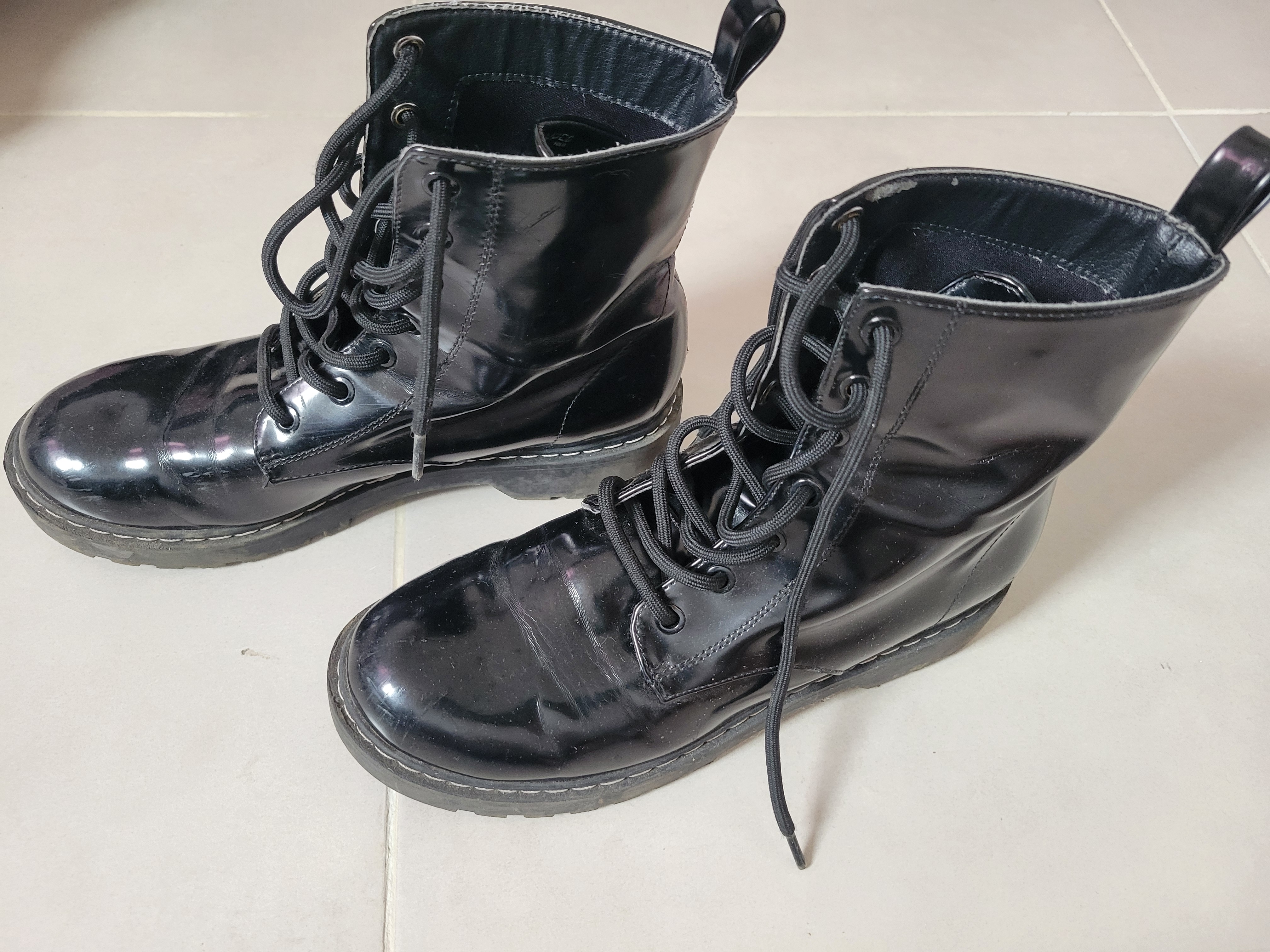 deportes - Vendo 2 pares de patines y un par de bota juvenil