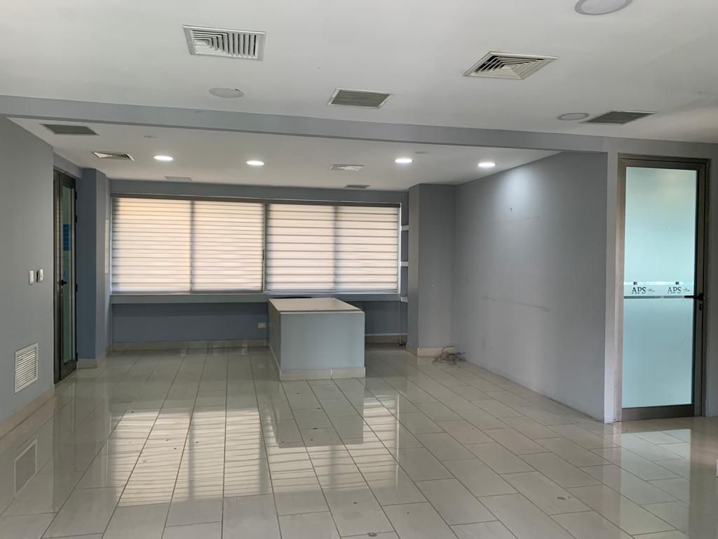 oficinas y locales comerciales - Piantini  edificio comercial 750m2 18 parqueos 1