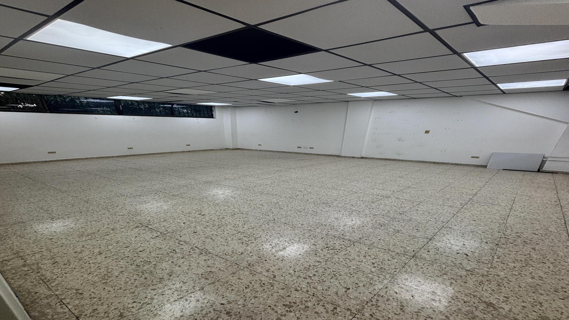 oficinas y locales comerciales - Alquiler Local Comercial Naco 3er piso 289Mts 5