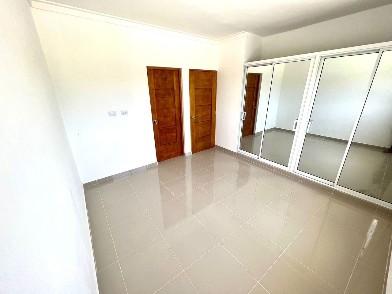 apartamentos - BOCA CHICA PRIMER PISO 20MIL
3 HAB 2 BAÑOS PARQUEO Y PATIO 7