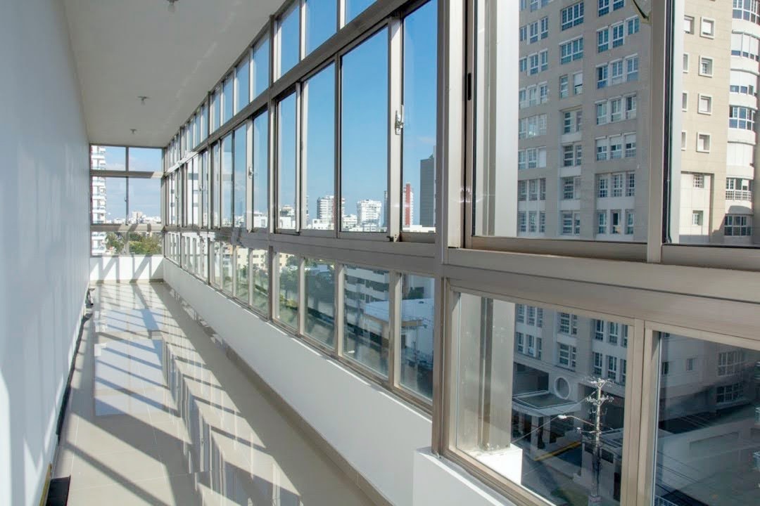 oficinas y locales comerciales - Local amplio en zona exclusiva 6