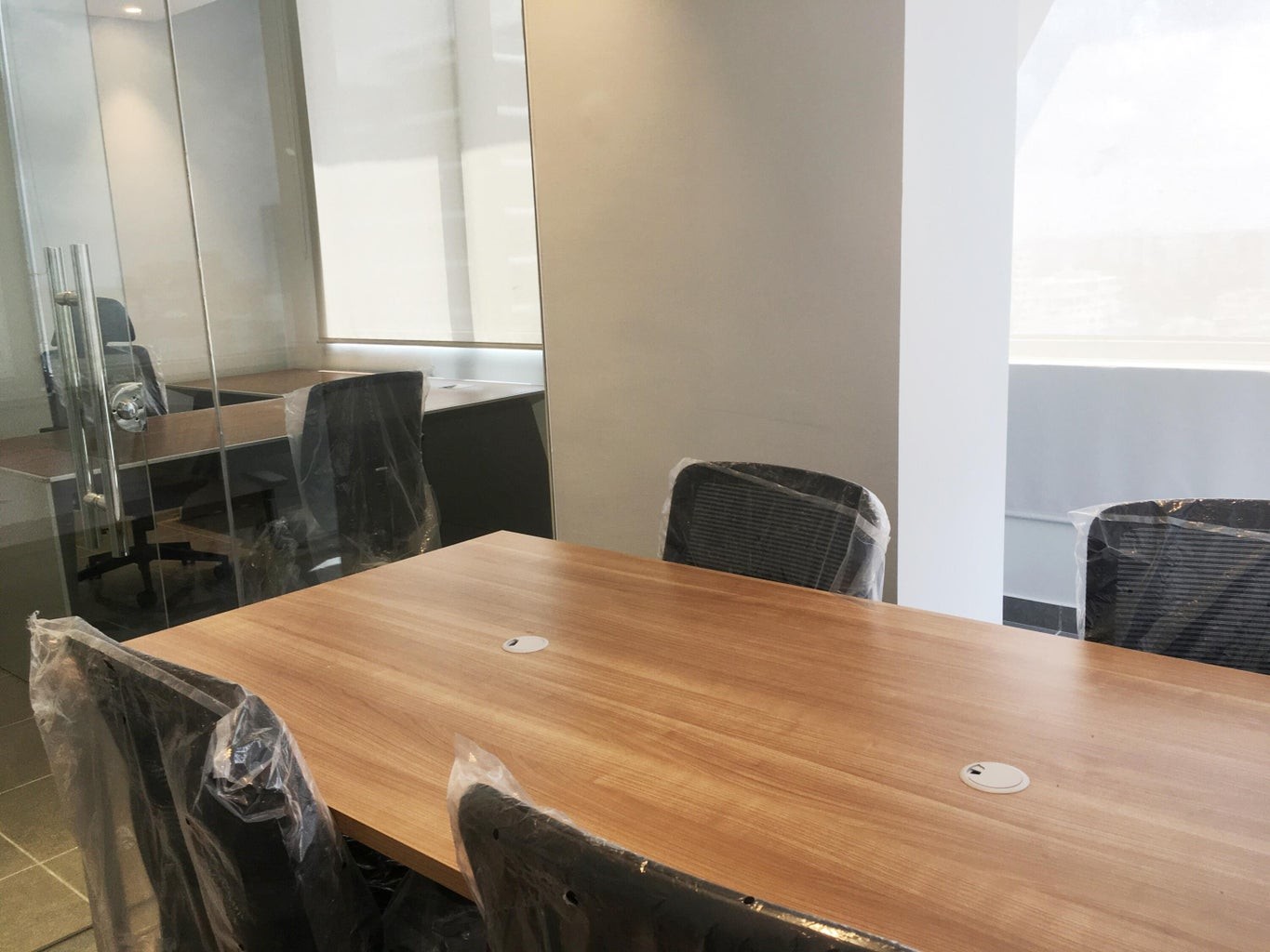 oficinas y locales comerciales - Oficina de 125 m2  en Piantini  de un baños 7
