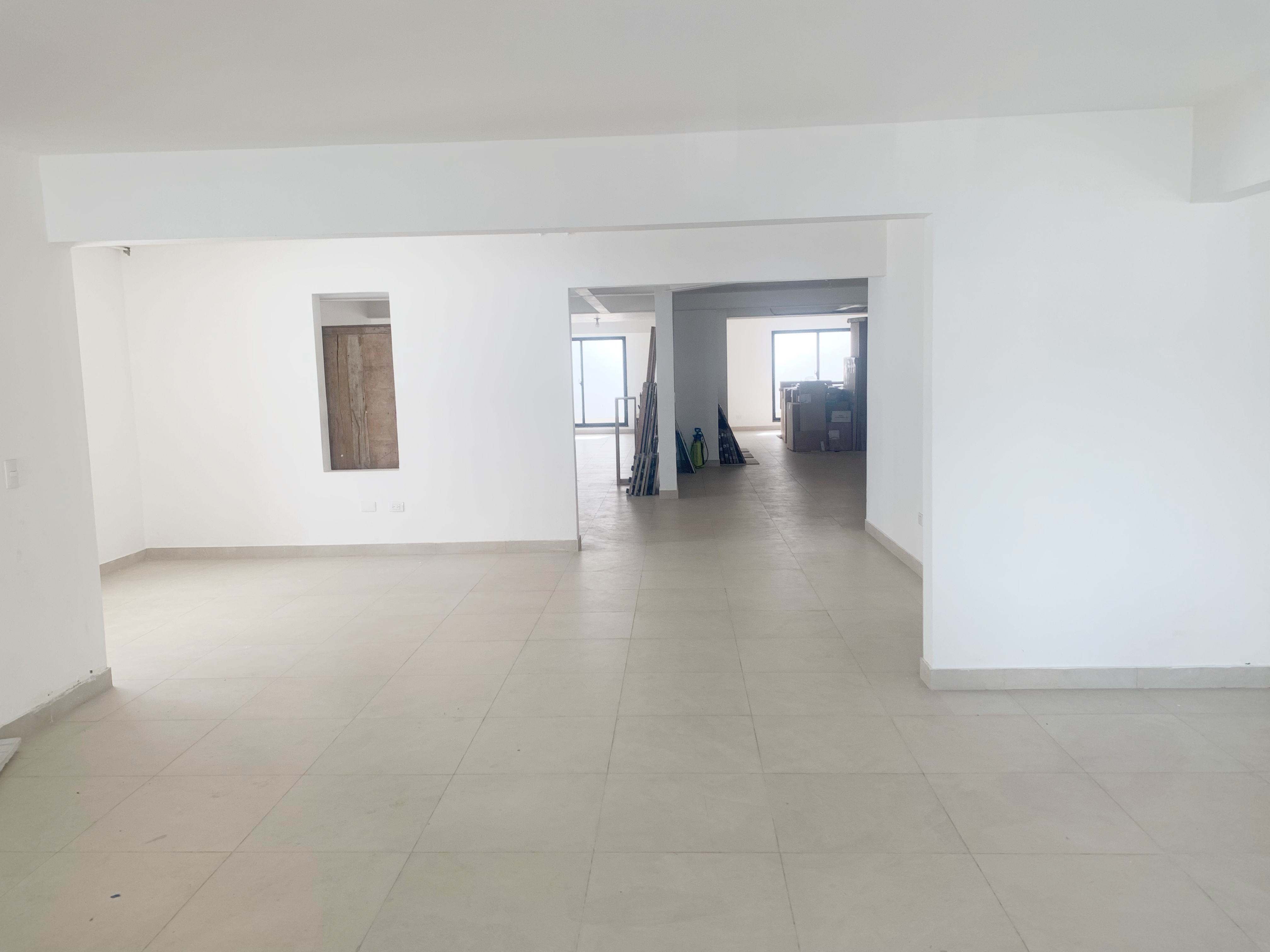 oficinas y locales comerciales - Local en Naco primer nivel  5