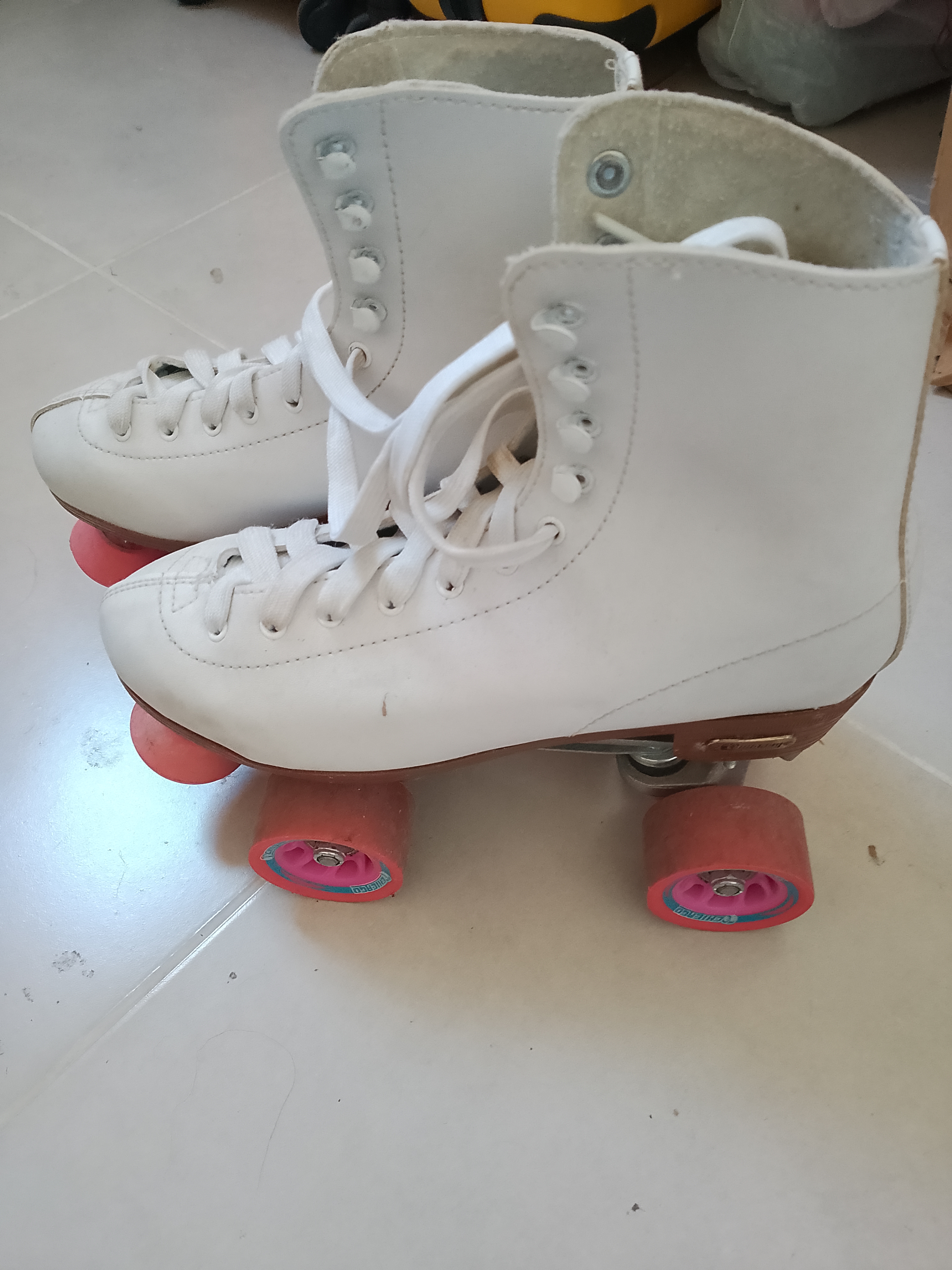deportes - Vendo 2 pares de patines y un par de bota juvenil 1