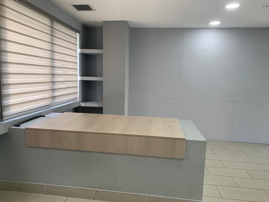 oficinas y locales comerciales - Piantini  edificio comercial 750m2 18 parqueos 2