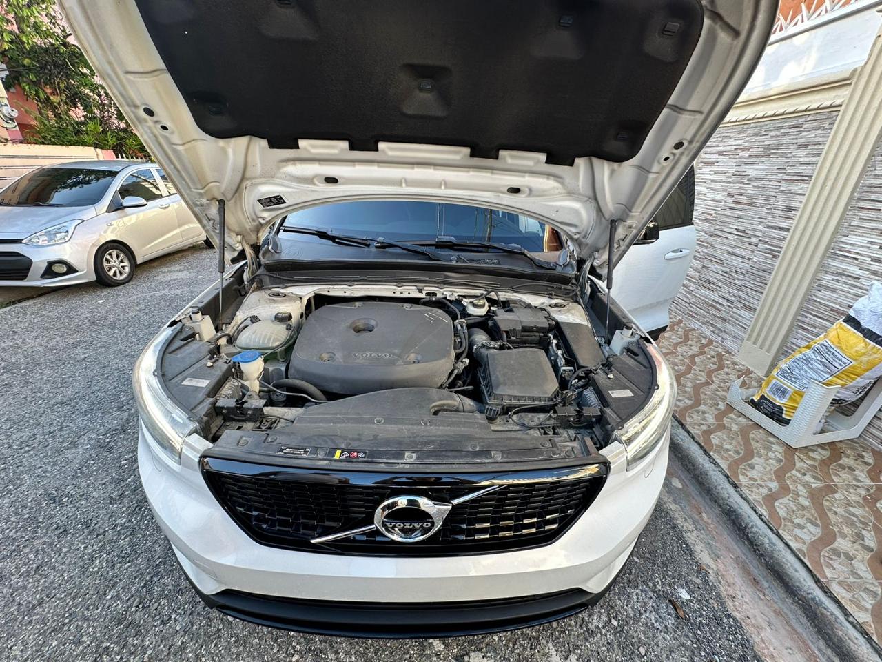 jeepetas y camionetas - VOLVO XC 40 R DESIGN T5 2020 2