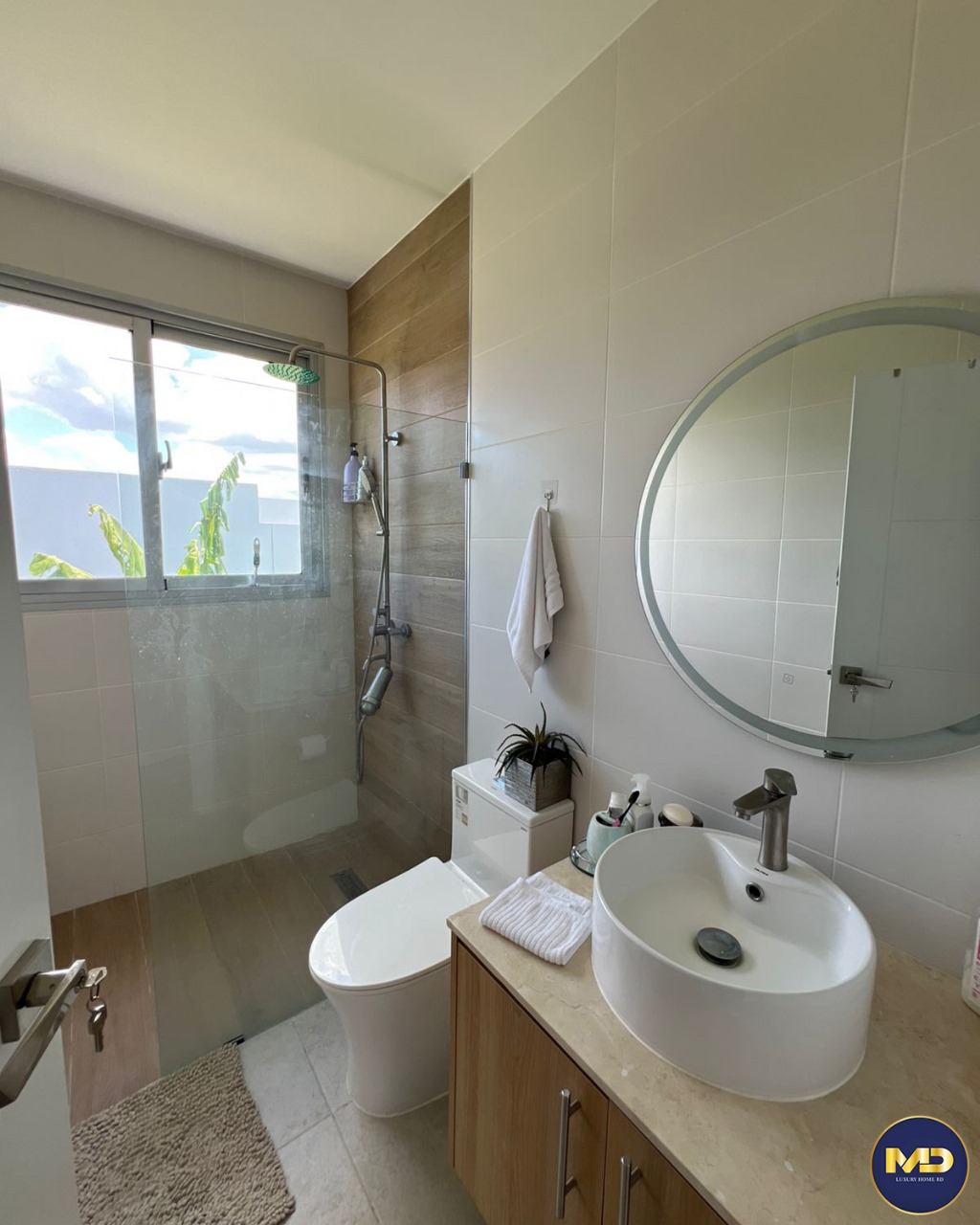 casas vacacionales y villas - Se Vende villa Amueblada, con terraza y piscina con Jacuzzi ubicada en La Romana 8