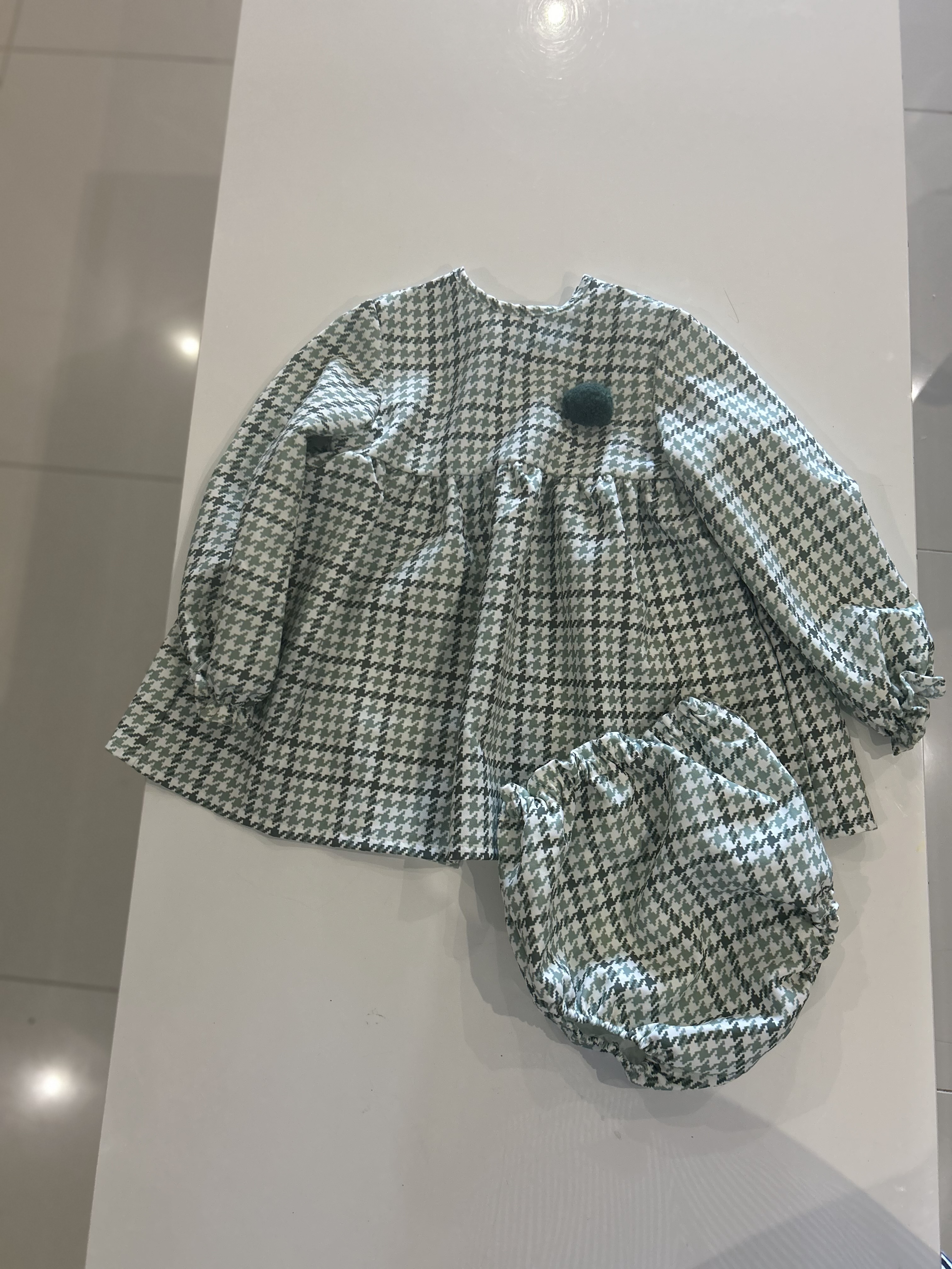 ropa y zapatos - Vendo hermoso vestido blanco con verde 0