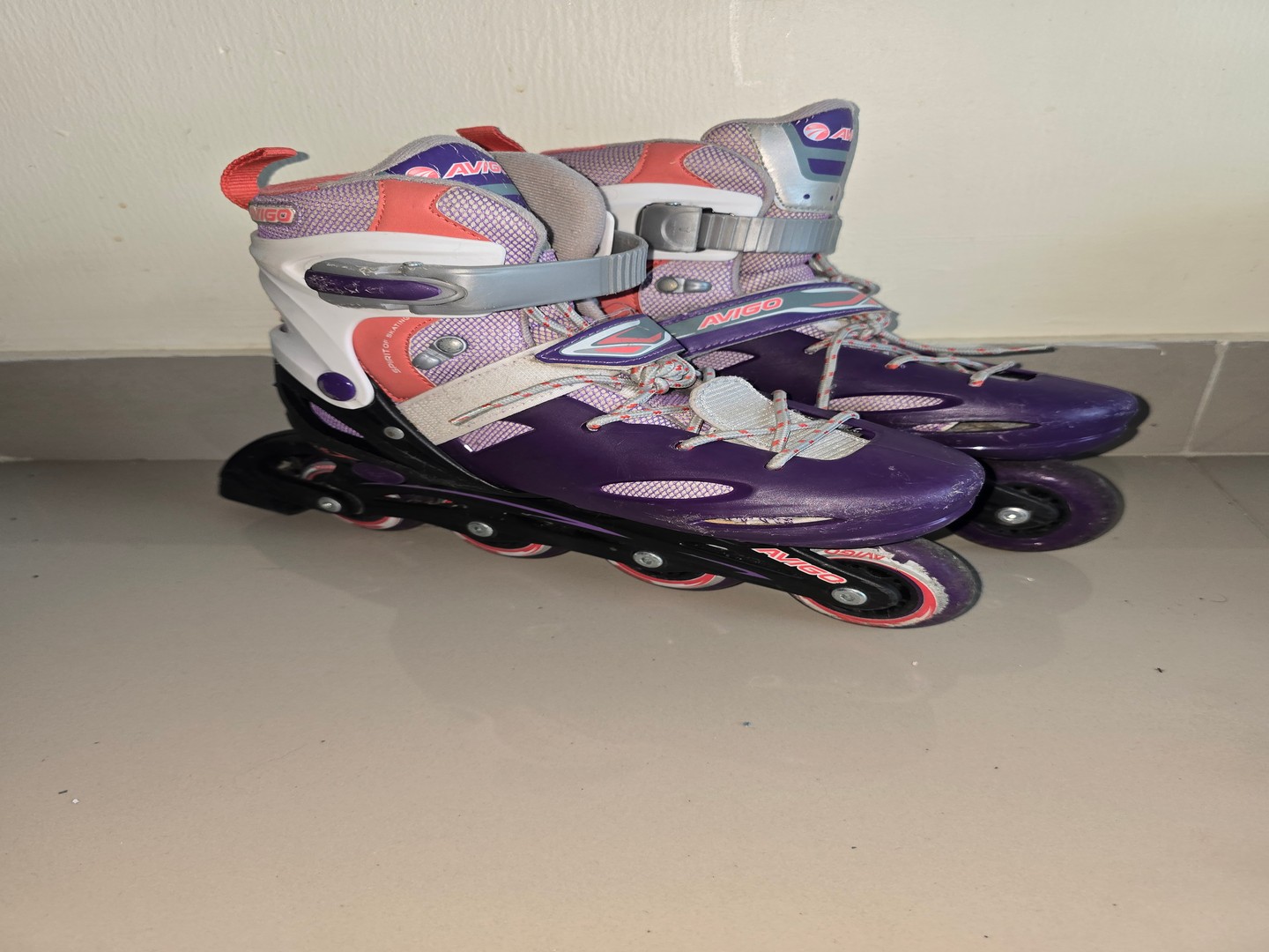 deportes - Patines Roller skates  y Avigo, ambos talla del 1-4 
