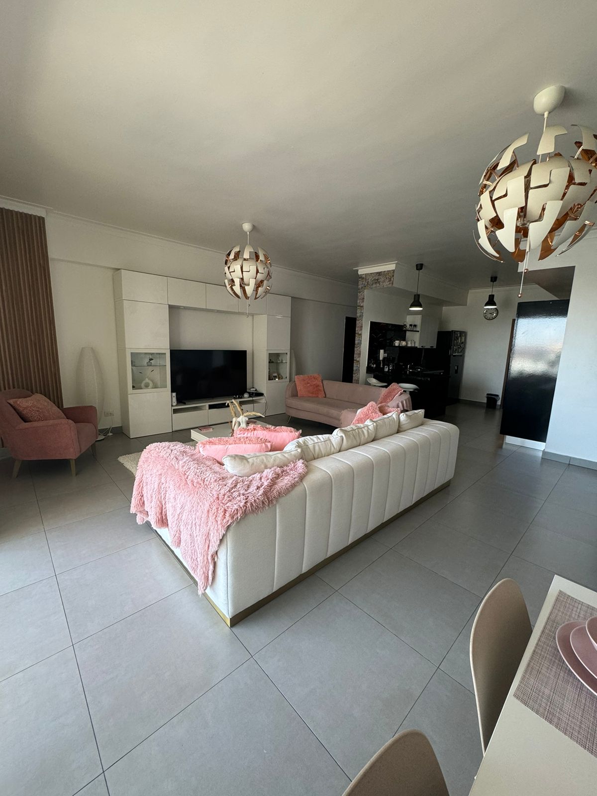 apartamentos - Venta de Apartamento en Serralles piso alto  5