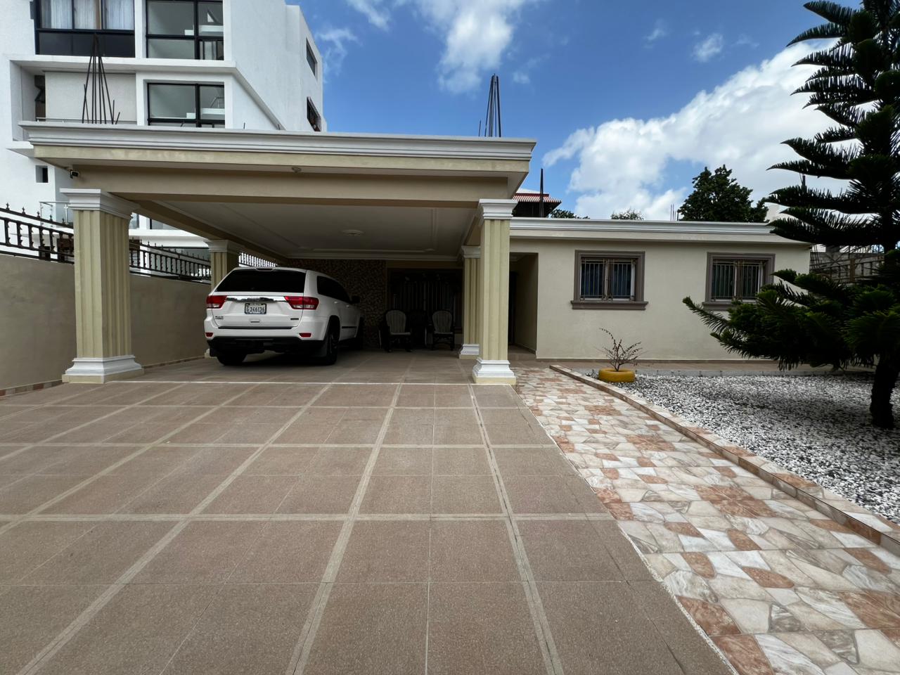 casas - CASA EN VENTA EN EL EMBRUJO III, SANTIAGO. 1