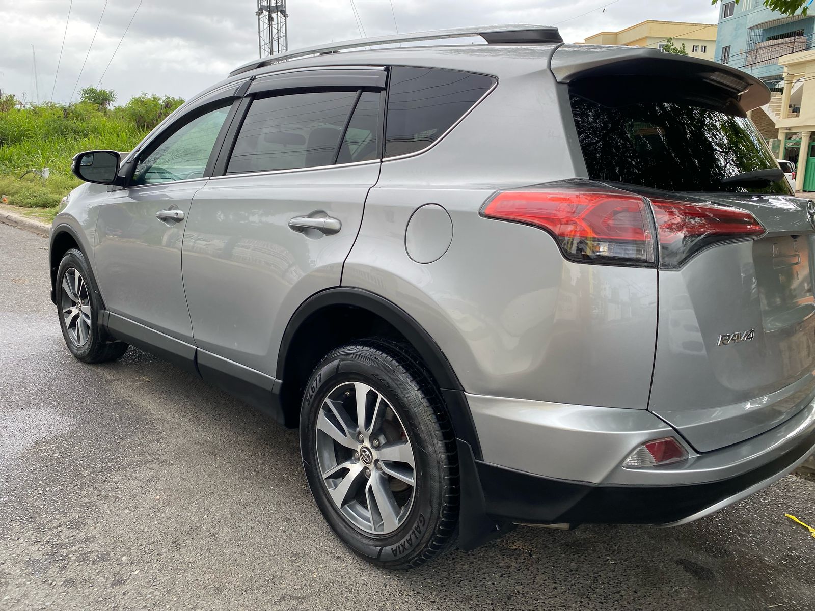 jeepetas y camionetas - Toyota Rav4 xle 2016 9