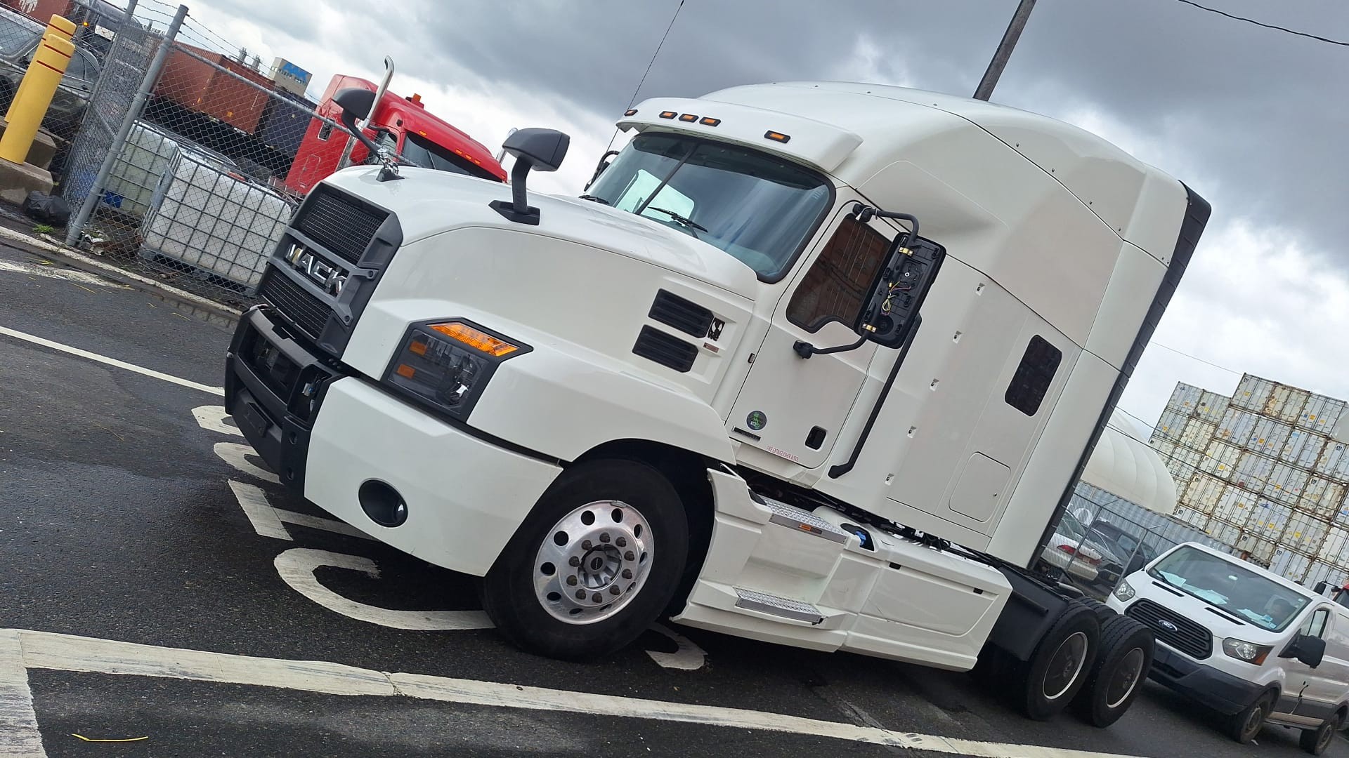 camiones y vehiculos pesados - Mack anthem 2019  motor MP 8  5