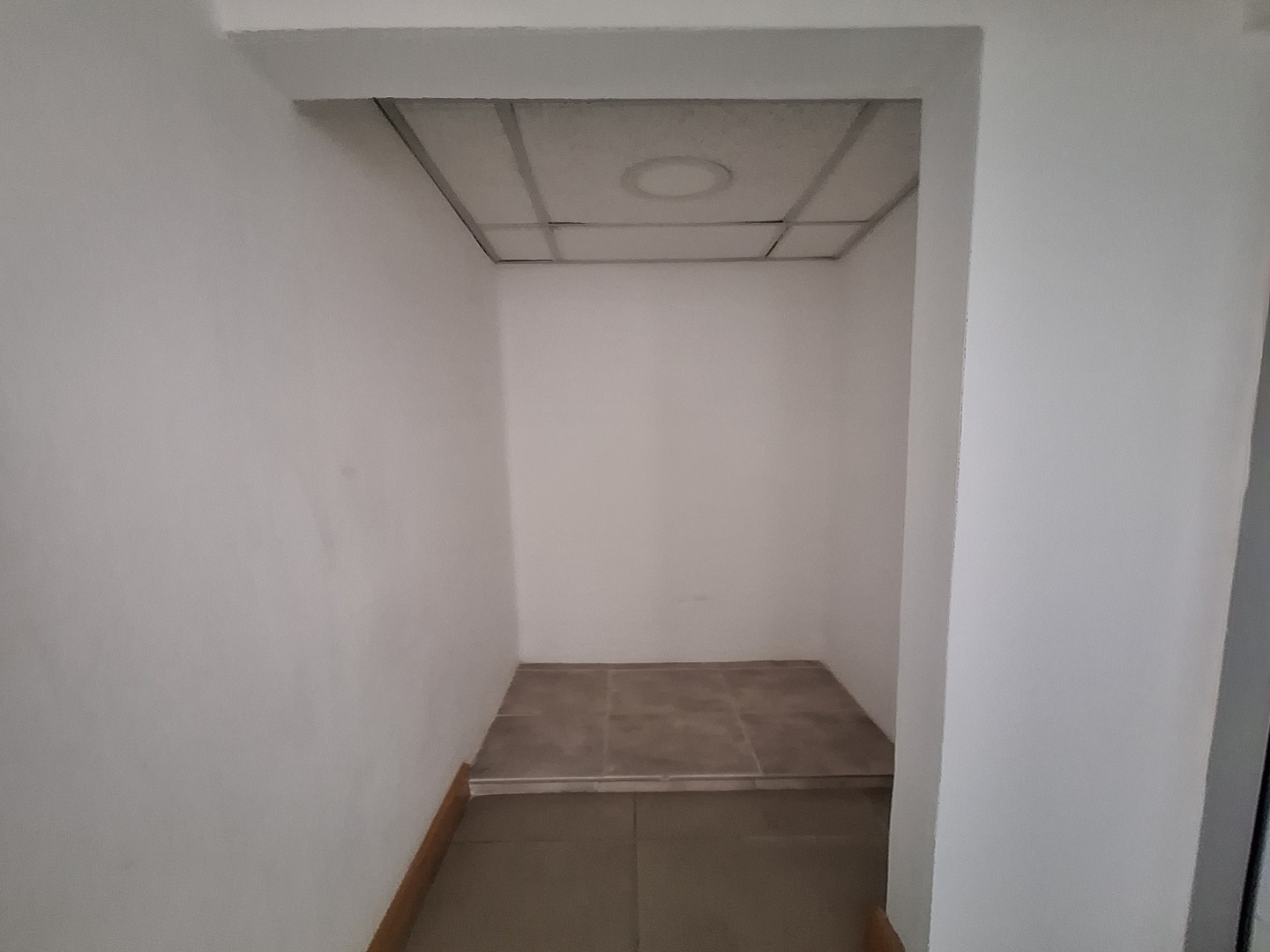 oficinas y locales comerciales - RENTO LOCAL EN EL ENSANCHE NACO TORRE CON ASC Y PLANTA .....PISO ALTO 5
