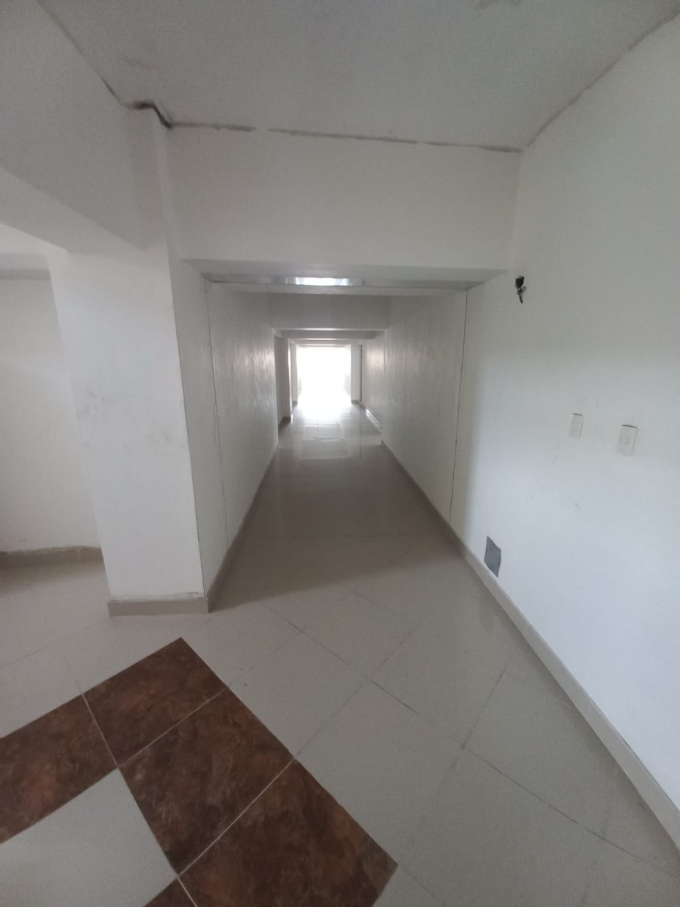 oficinas y locales comerciales - VENDO /RENTO 1