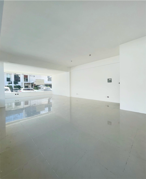 oficinas y locales comerciales - Local céntrico en Piantini  1