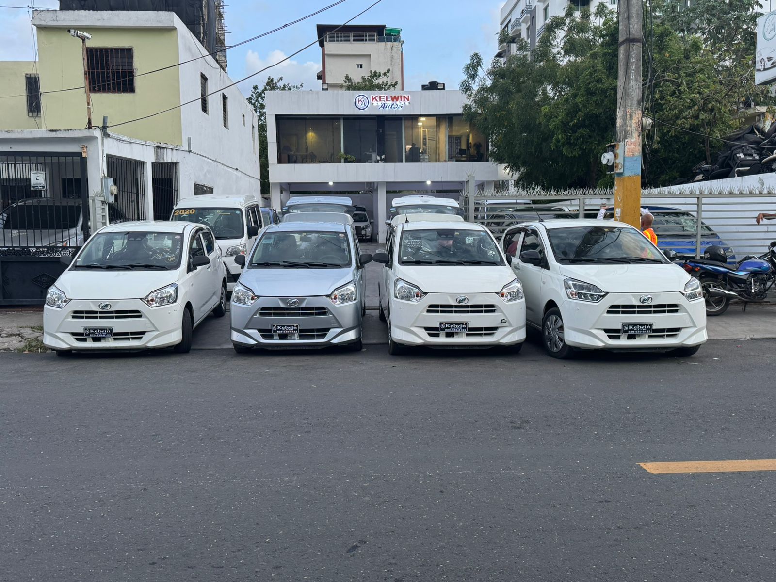 servicios profesionales - ALQUILAMOS DAIHATSU MIRA 2019