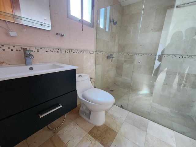 apartamentos - Apartamento en alquiler #24-1068 amplios espacios, balcón, piscina, gimnasio. 6