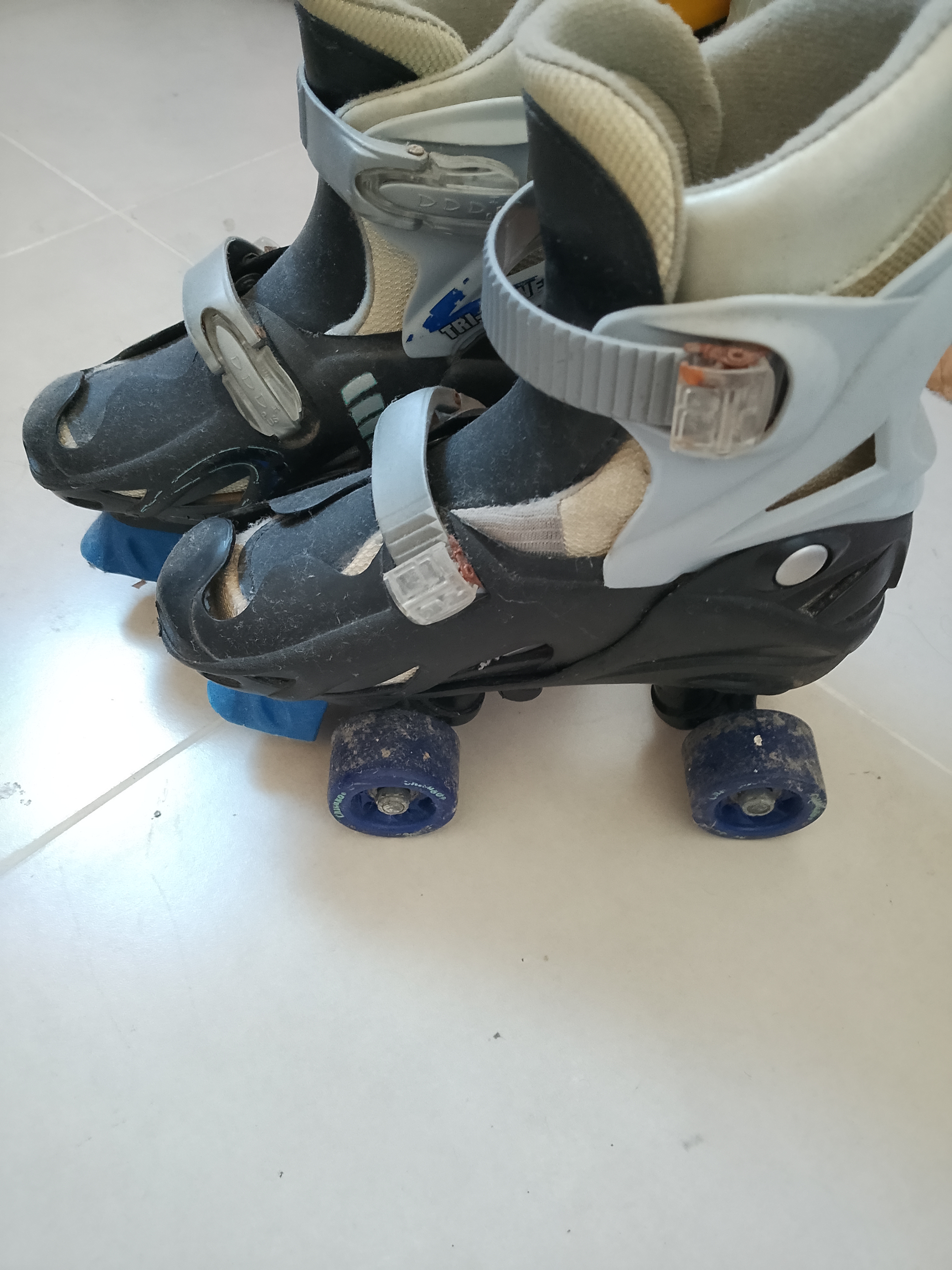 deportes - Vendo 2 pares de patines y un par de bota juvenil 2