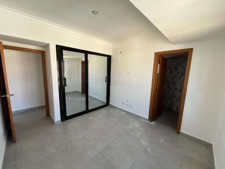 apartamentos - Apartamento en alquiler #24-564 Evaristo Morales, 2 hab. ascensor, balcón.