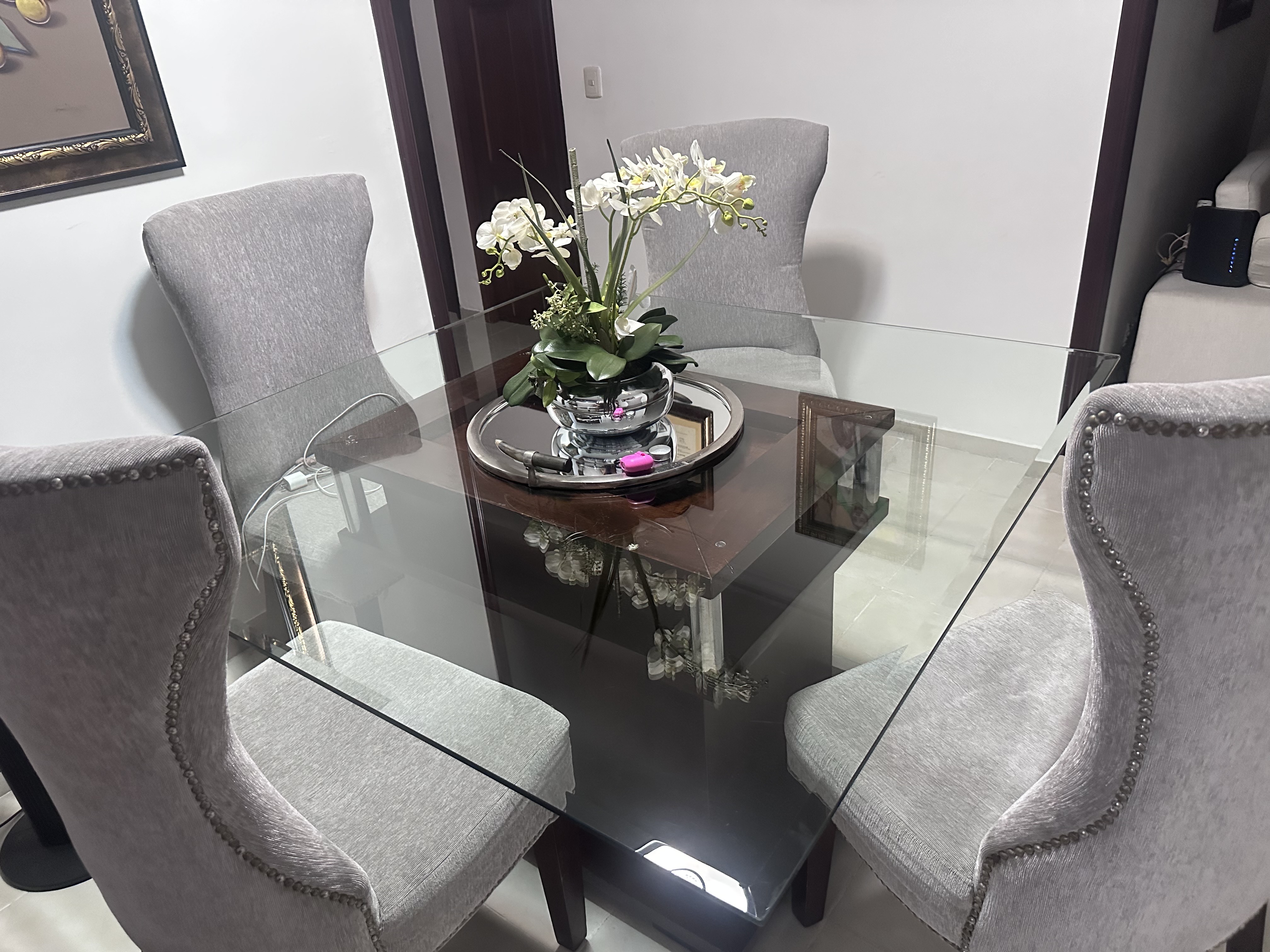 muebles y colchones - comedor de 4 Sillas grandes.  4