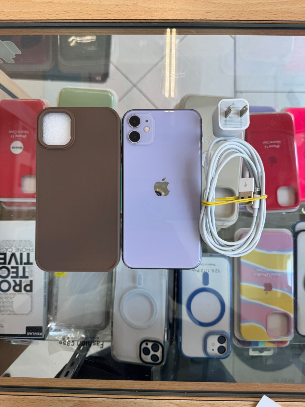celulares y tabletas - Iphone 11 morado 128 GB TURBOSIM.
