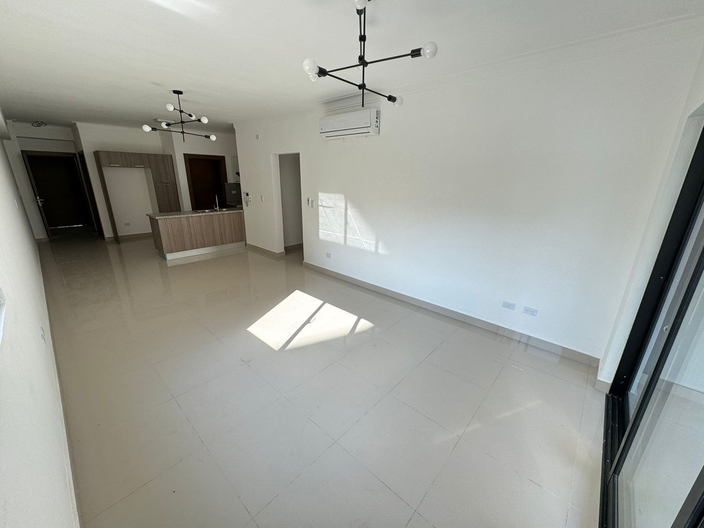 apartamentos - Apartamento en Alquiler
LOS RESTAURADORES
USD 950.00 (Mantenimiento incluido)

 1