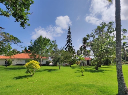 casas vacacionales y villas - Venta de Villa amueblada en Samana con 4,032mts frente al mar,piscina con jacuzz 2