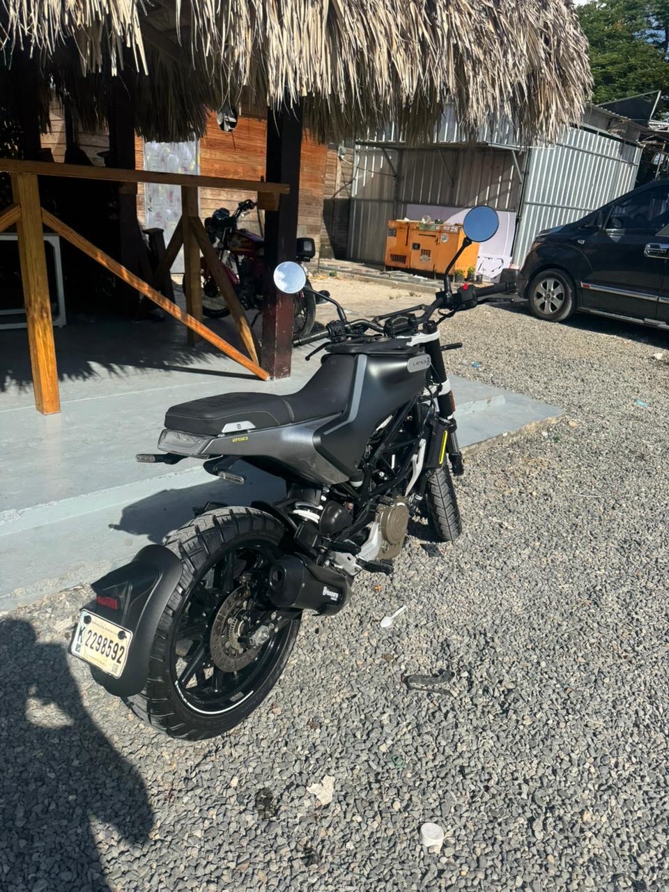 motores y pasolas - Husqvarna svartpilen 250cc 2021 3