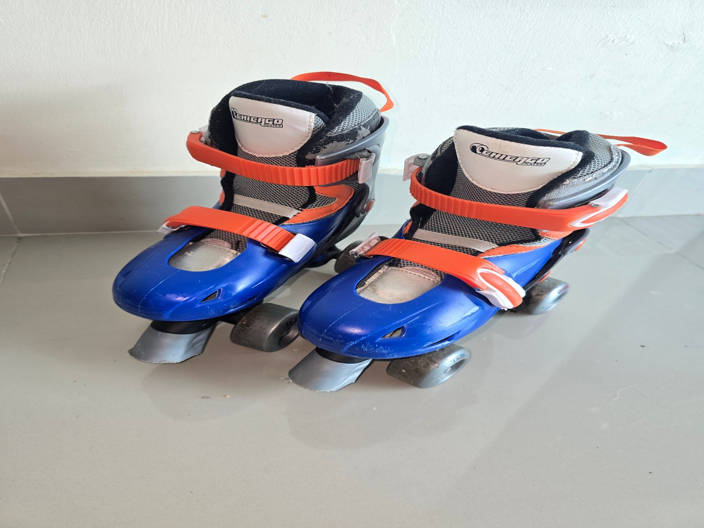 deportes - Patines Roller skates  y Avigo, ambos talla del 1-4 
 1