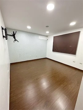 oficinas y locales comerciales - Espacio amplio en los prados  3