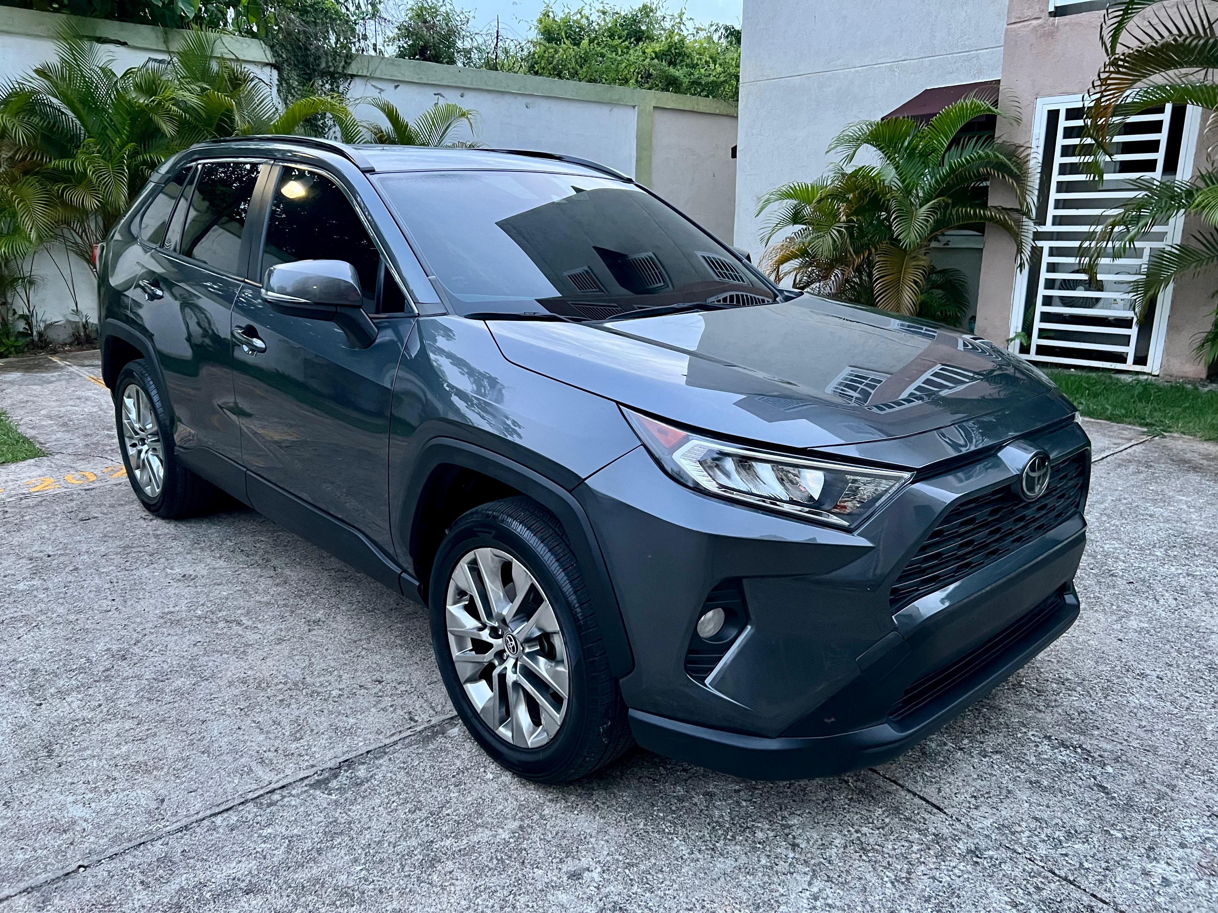 jeepetas y camionetas - RAV4 2020 XLE PREMIUM  1