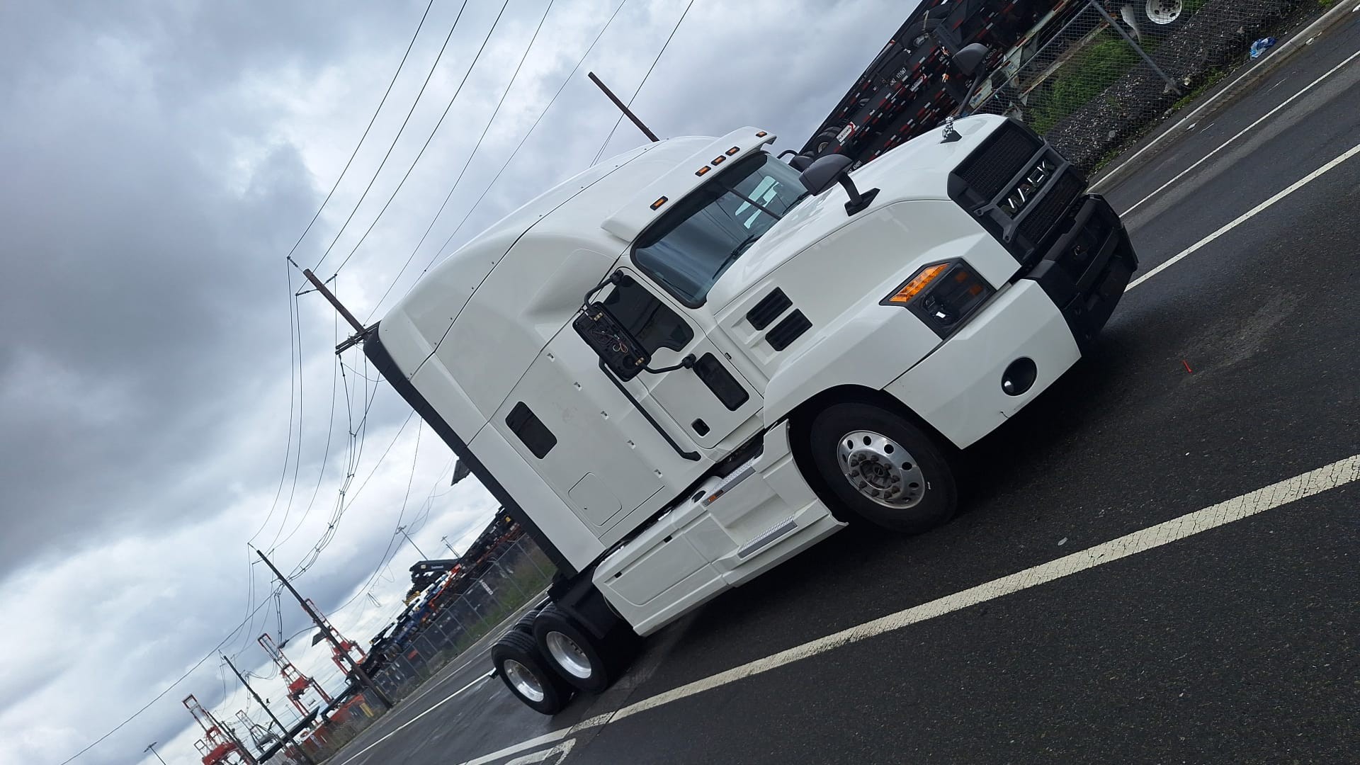 camiones y vehiculos pesados - Mack anthem 2019  motor MP 8  6