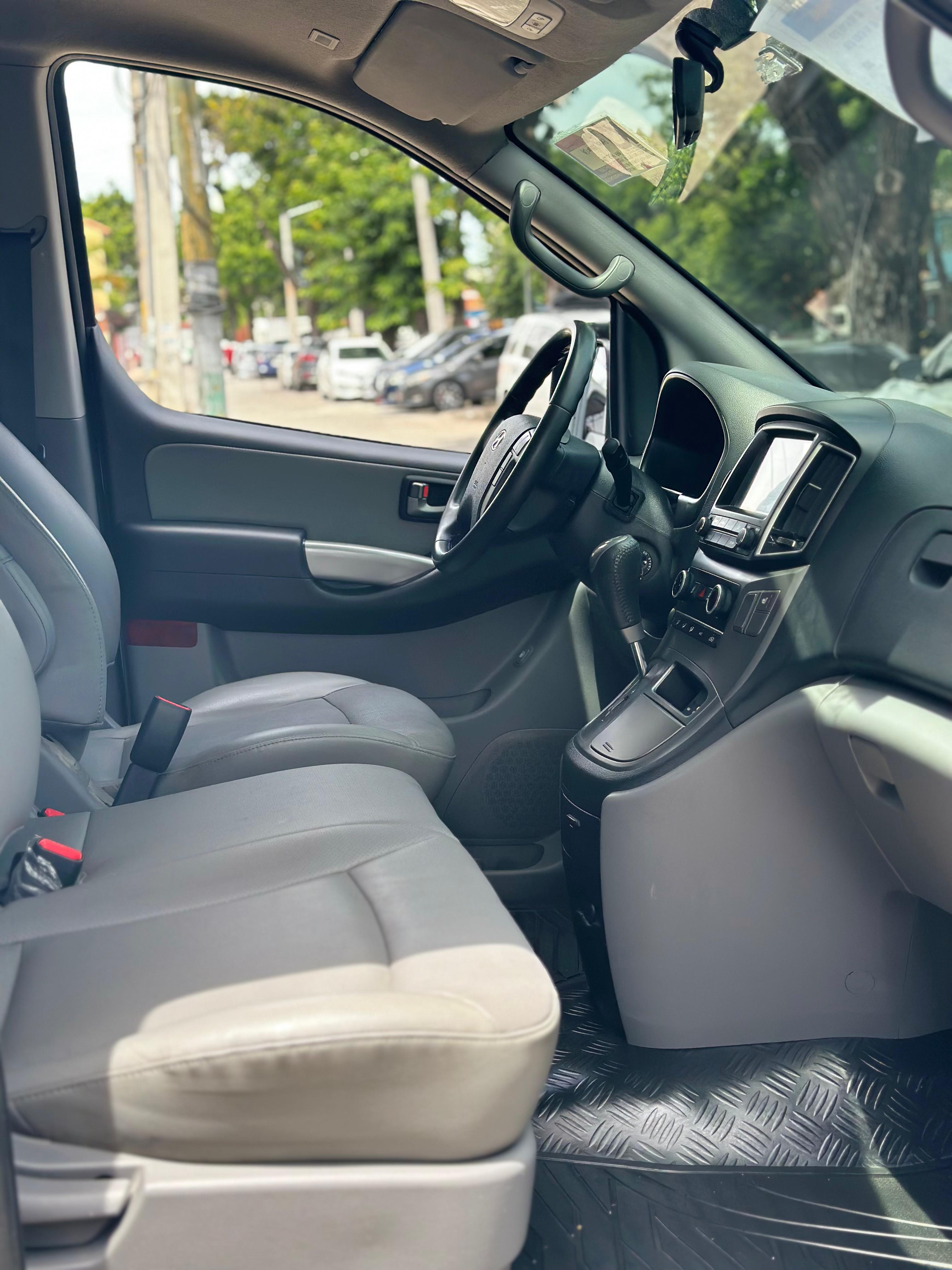 jeepetas y camionetas - 2021 HYUNDAI GRAND STAREX VGT IMPORTADA 2