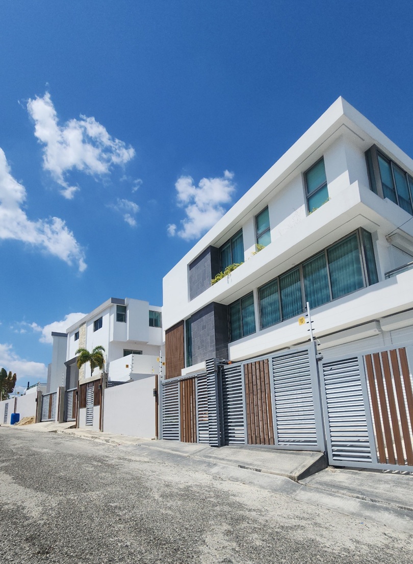 casas - Modernas y Lujosas casas en Altos de Arroyo Hondo2 2