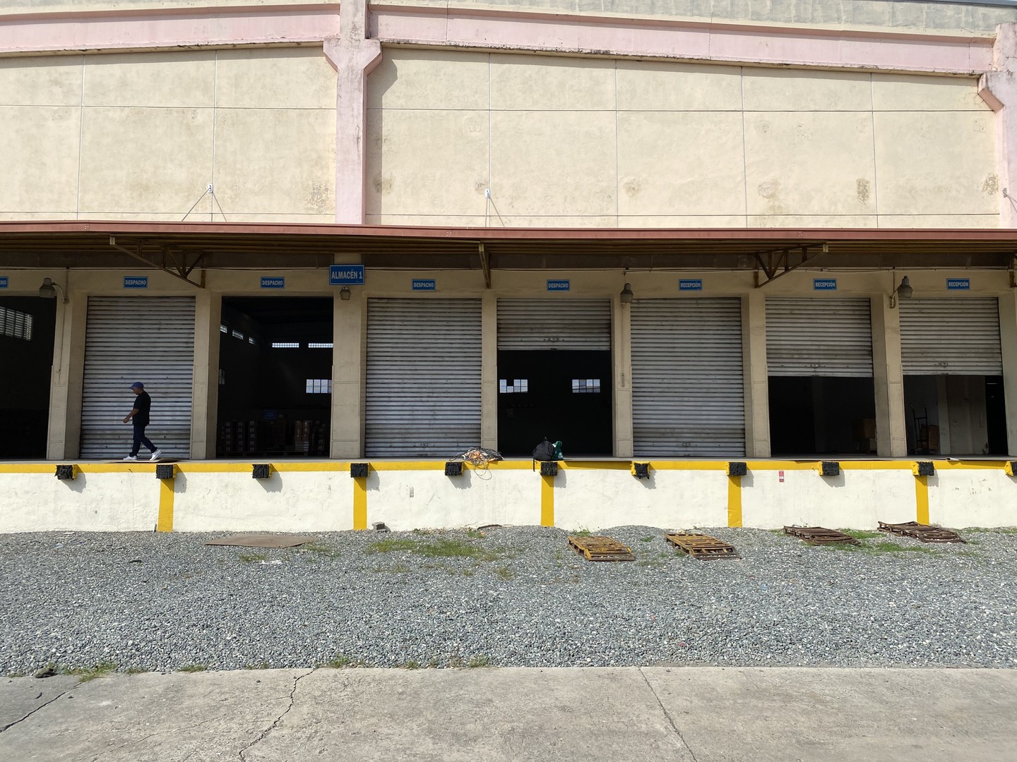 oficinas y locales comerciales - Alquilo Naves Industriales en Hainamosa 4