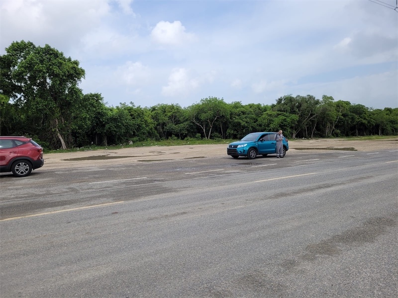 solares y terrenos - Excelente terreno en el cruce de caucedo en boca chica 0